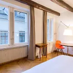 Cozy Studio 19